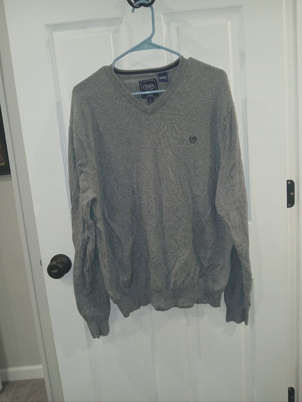Chaps Men's V-Neck Gray Knit Sweater